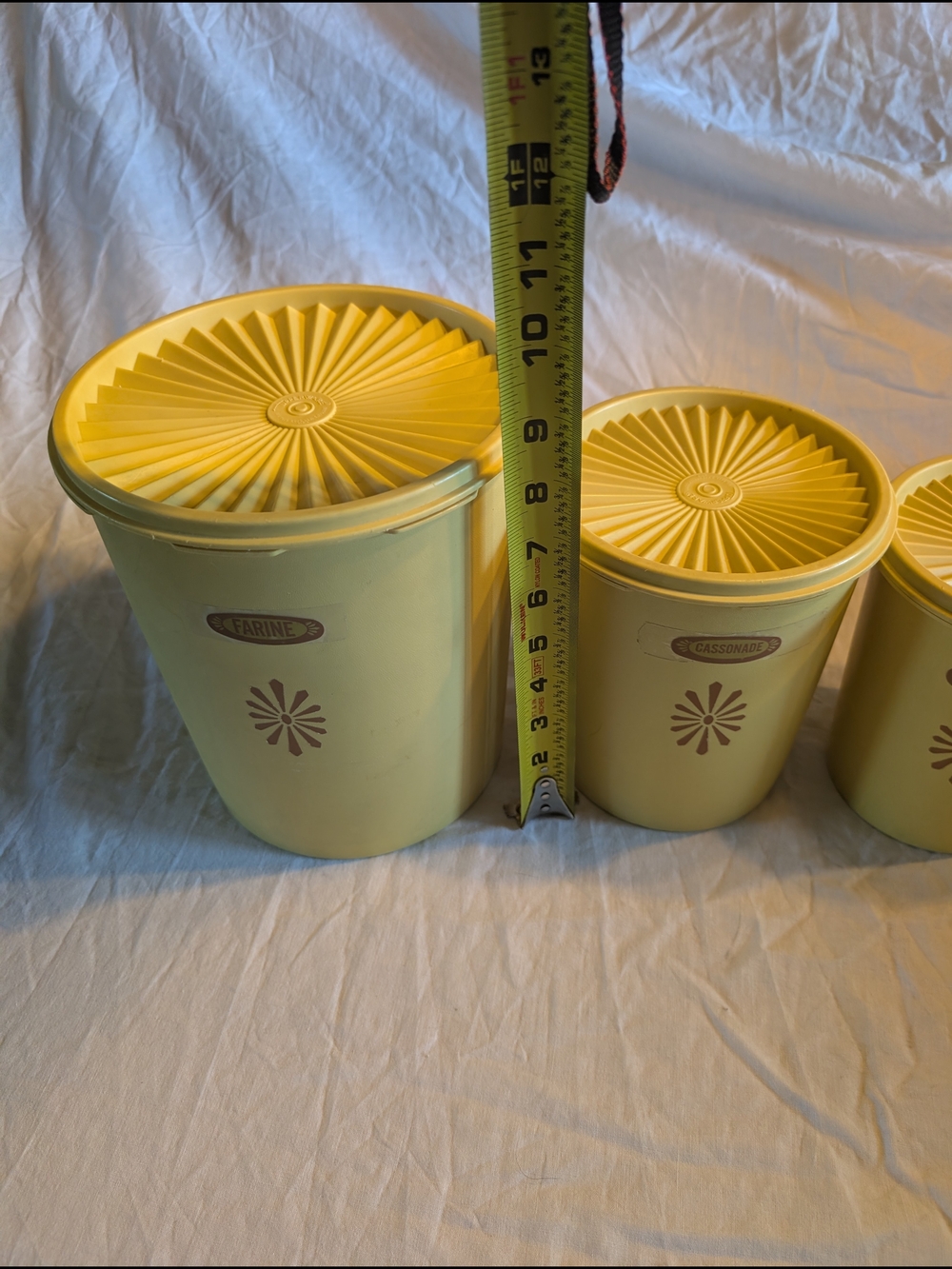 2/100$ Tupperware Yellow Retro Canister Trio - Picture 8 of 10